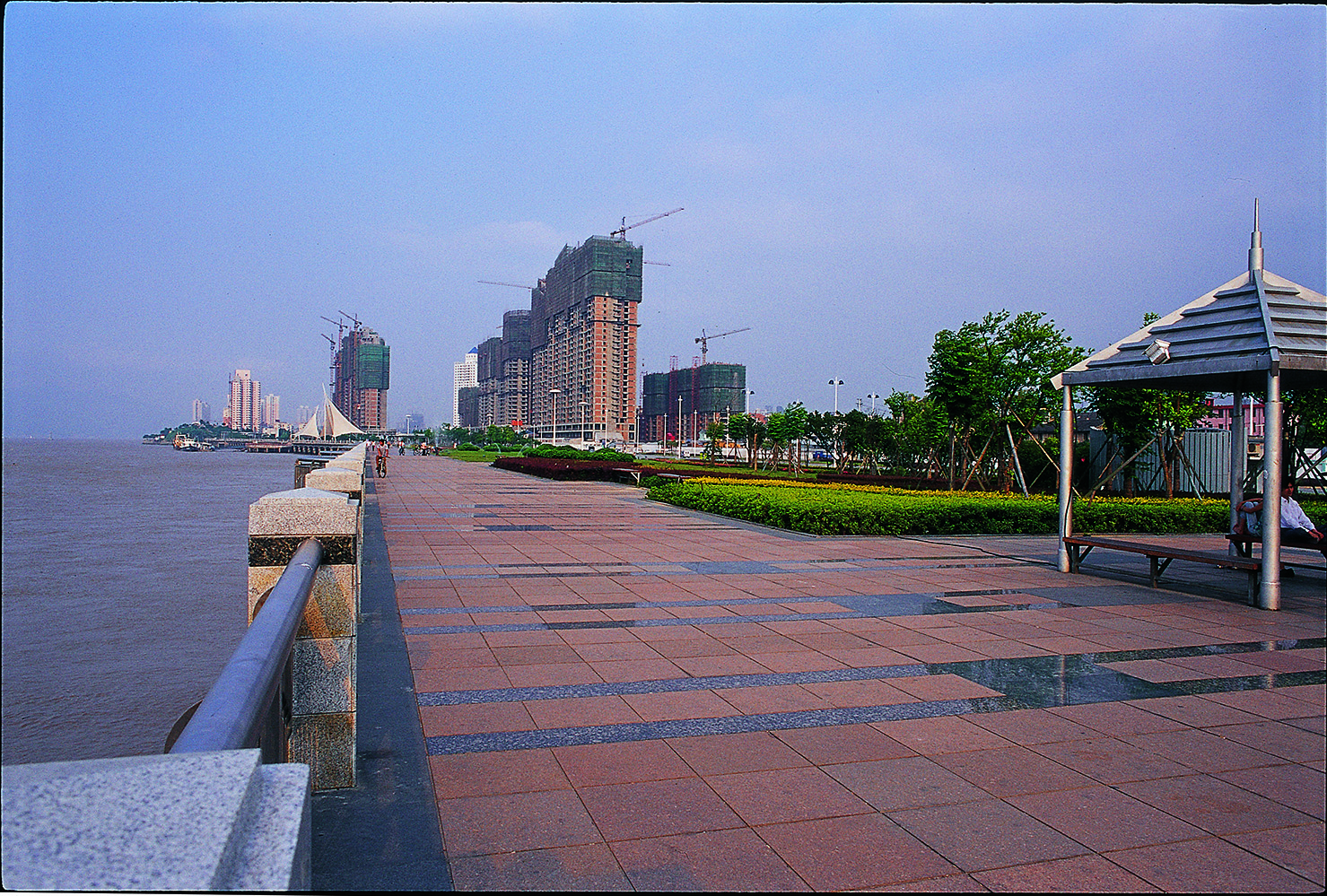 温州江滨西路防洪堤.jpg